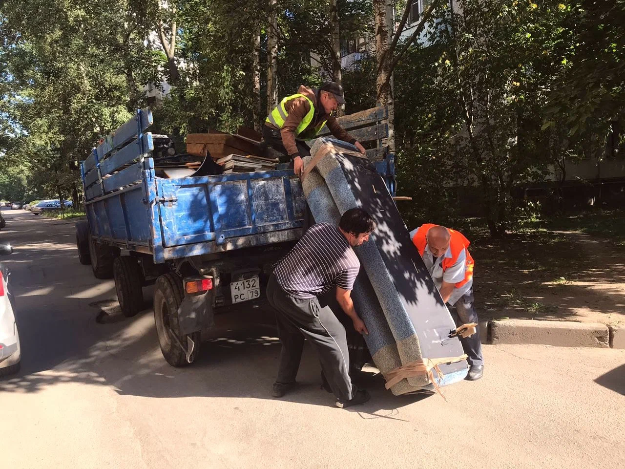Профессиональный вывоз крупногабаритного мусора в Белебее в октябре