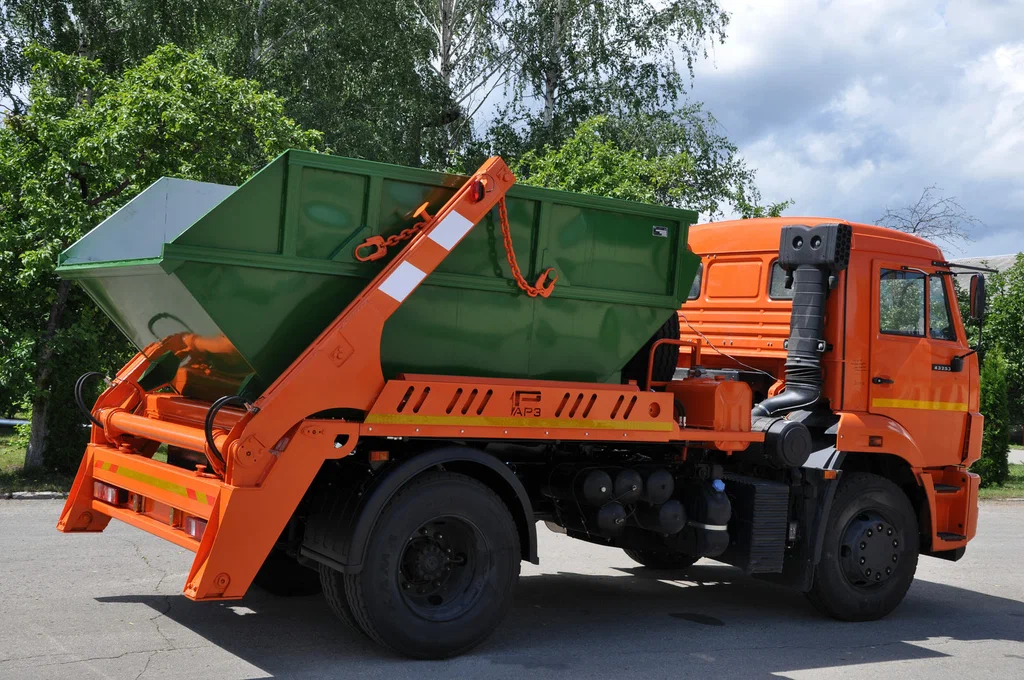 Заказ бункеровоза для вывоза мусора и отходов в Белебее в октябре