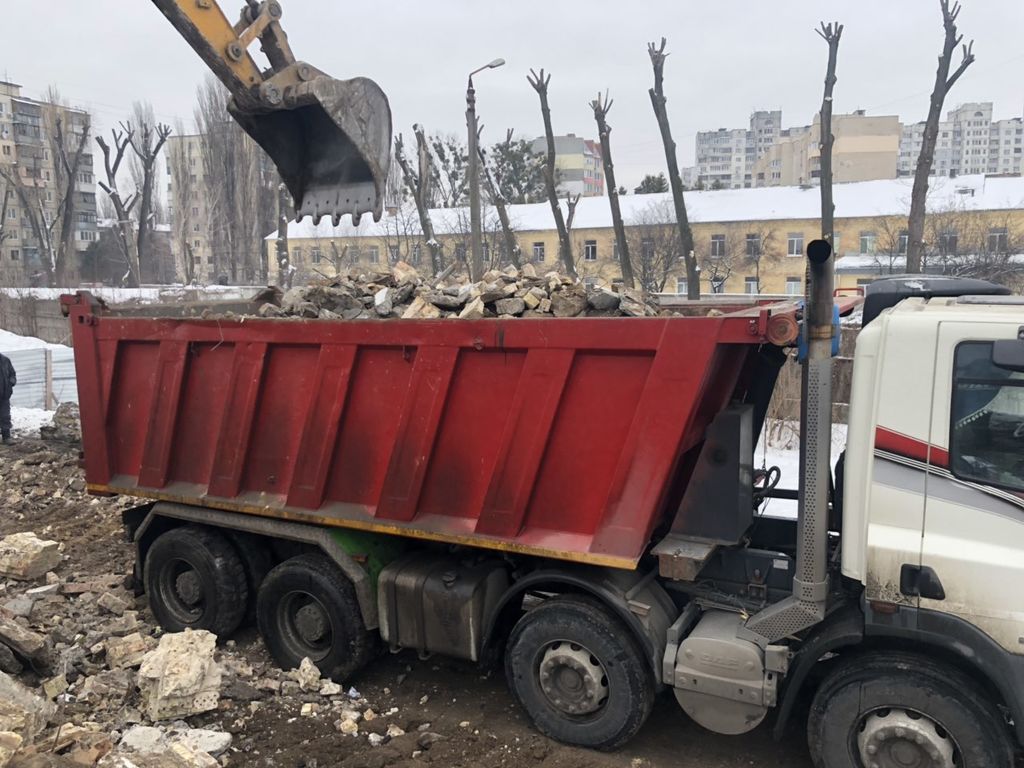 Вывоз мусора Камазом в Белебее в октябре