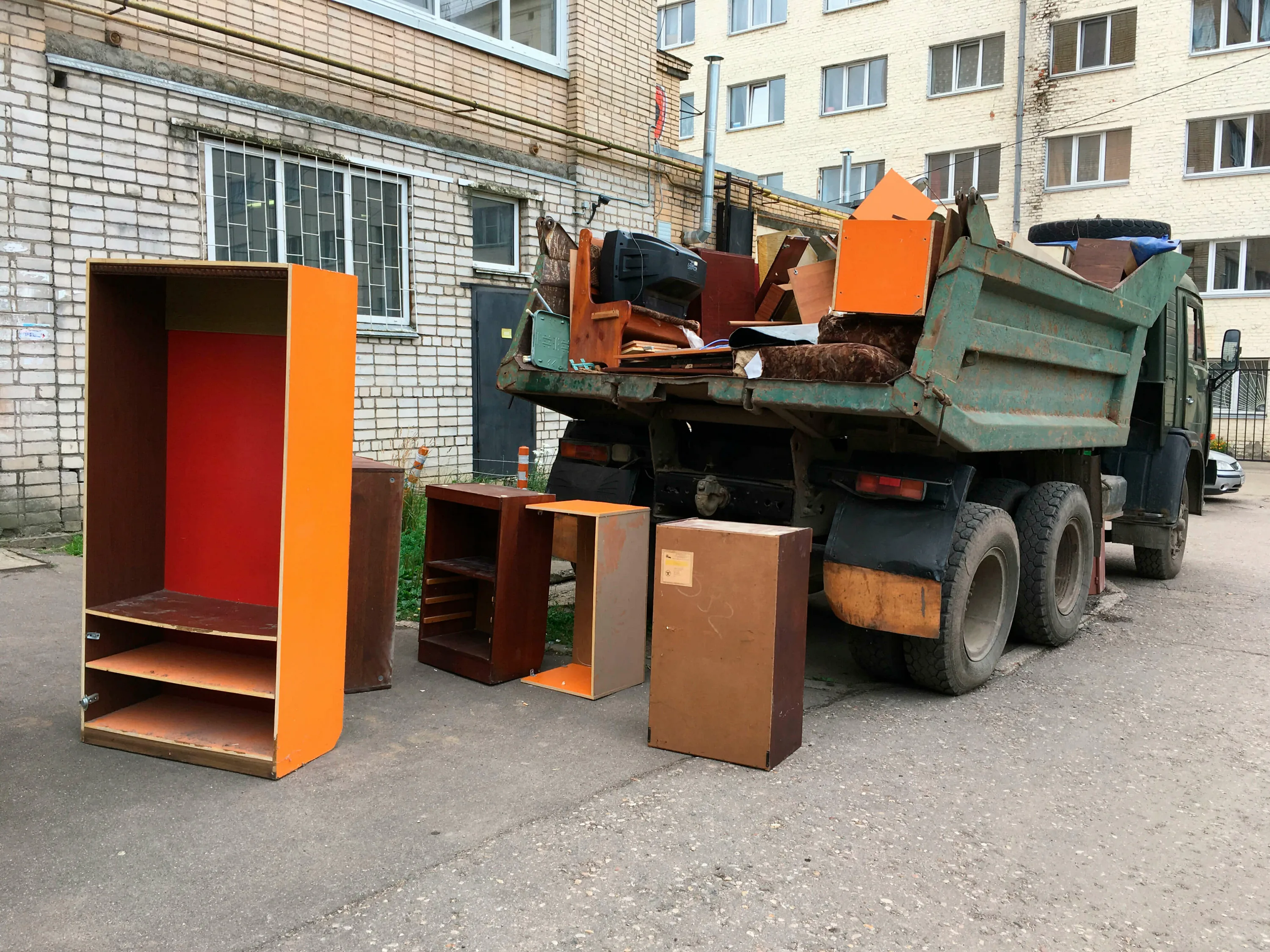 Утилизация старой мебели с вывозом и разбором в Белебее в октябре