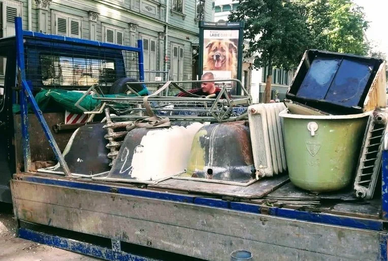Вывоз старой сантехники в Белебее от ПроМусор: быстро, недорого от 561 руб., утилизация и грузчики