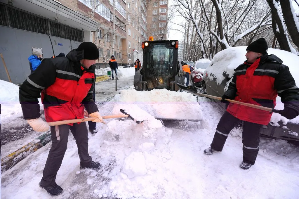 Очистка дворов от снега с гарантией результата в Белебее в октябре