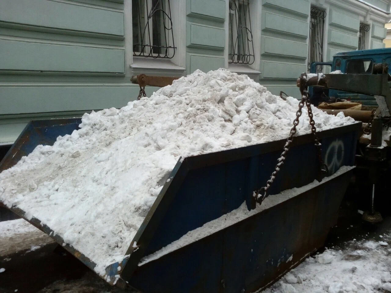 Вывоз снега контейнерами в Белебее в октябре