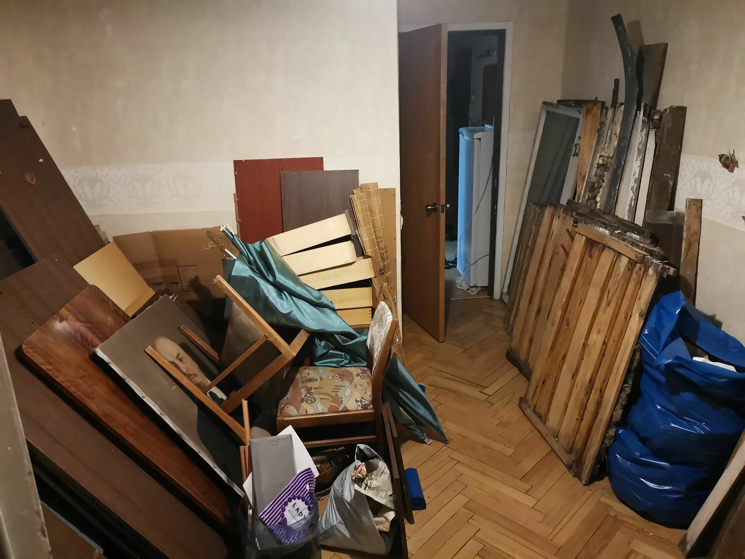 Демонтаж мебели с вывозом и утилизацией в Белебее в октябре